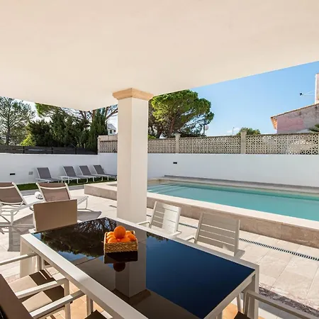 A Perfect Location For Holidays With Ac And Private Pool