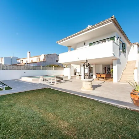 A Perfect Location For Holidays With Ac And Private Pool *
