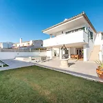 A Perfect Location For Holidays With Ac And Private Pool *